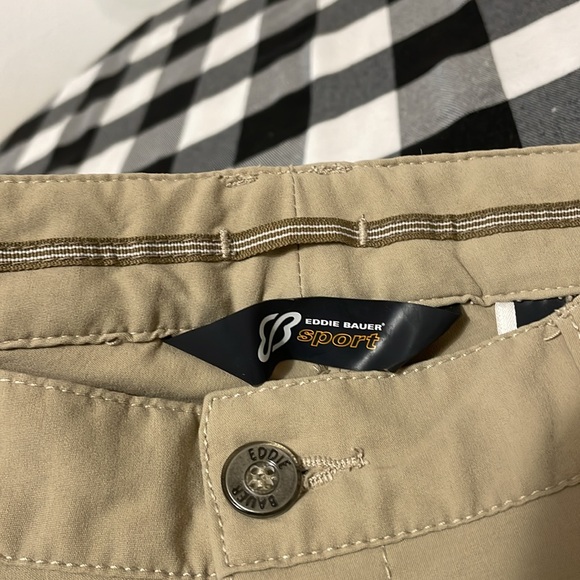 Eddie Bauer Sport Adjustable Capri's Size 10 Stretch 4 Zipper pockets Tan Hiking - Picture 6 of 16